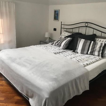 Apartamento Antico Borgo Desenzano del Garda Exterior foto