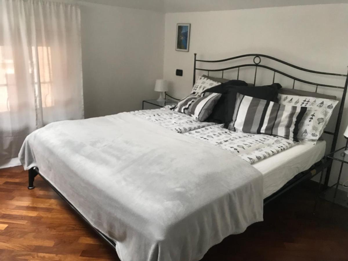 Apartamento Antico Borgo Desenzano del Garda Exterior foto